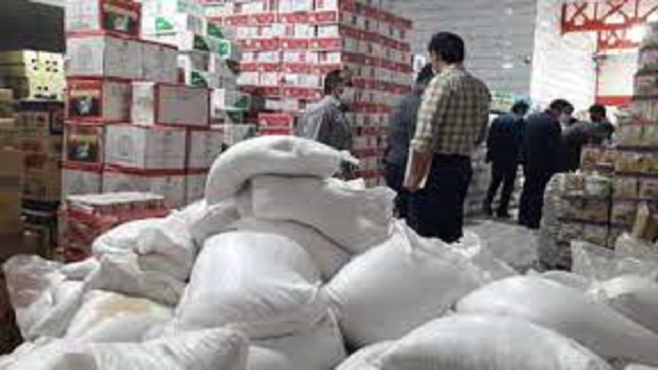 کشف حدود ۳ تن اقلام تعزیراتی در آران و بیدگل