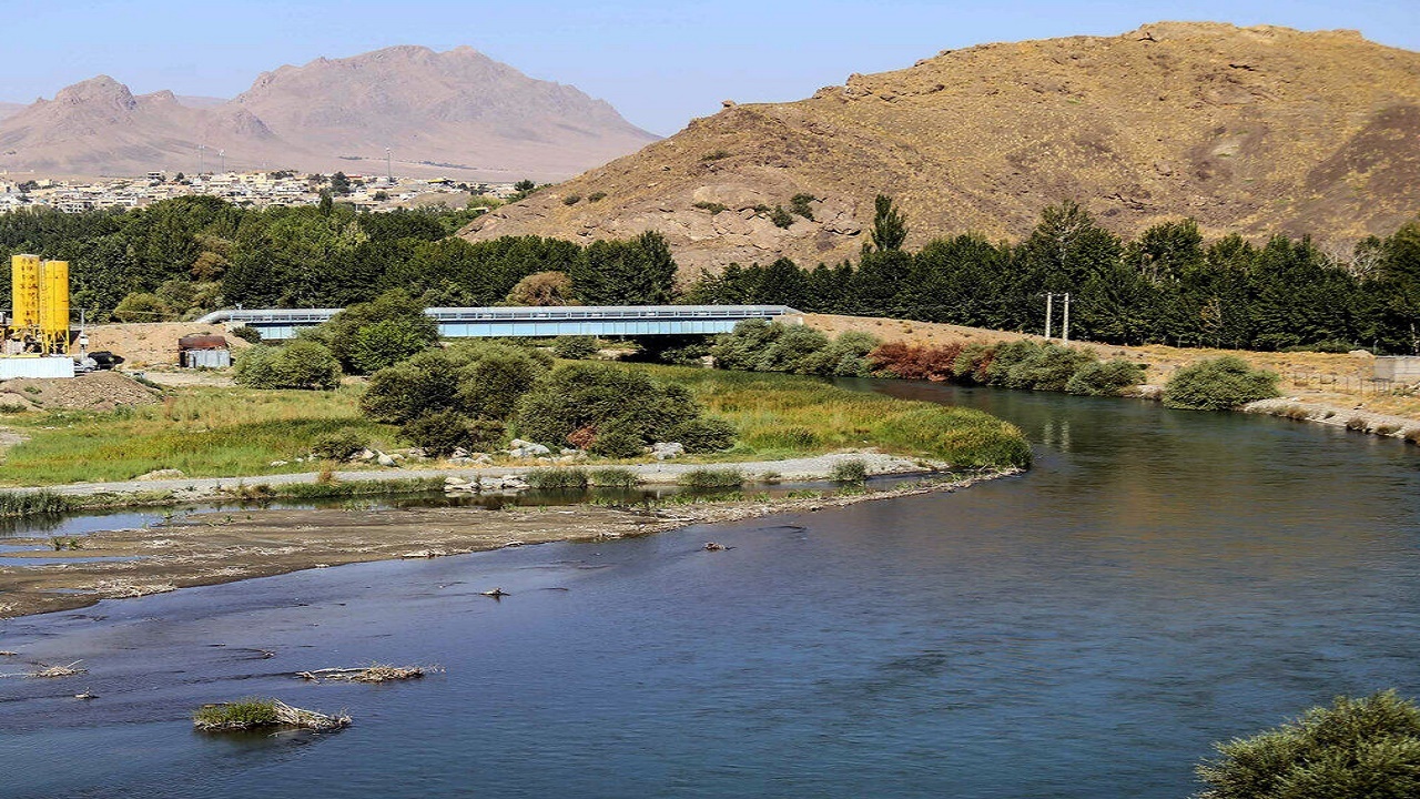جلوگیری از برداشت غیرقانونی در مسیر رودخانه زاینده‌ رود مطالبه کشاورزان است