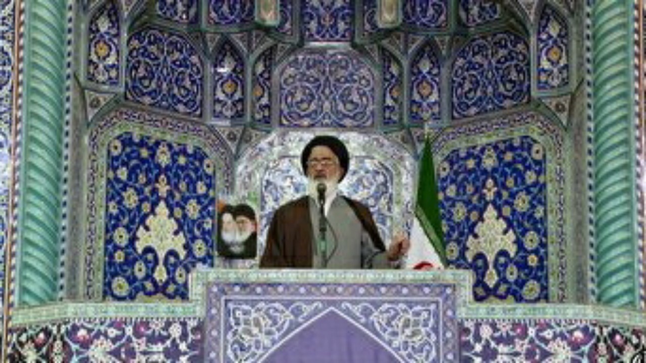 ضرورت برخورد قاطعانه با قاچاقچیان و مفسدان اقتصادی