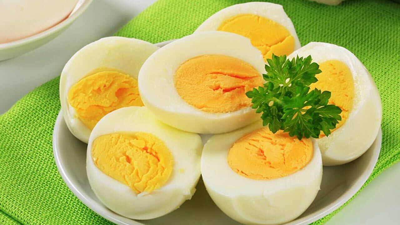 زمان لازم برای پختن تخم مرغ به حالت‌های دلخواه + فیلم