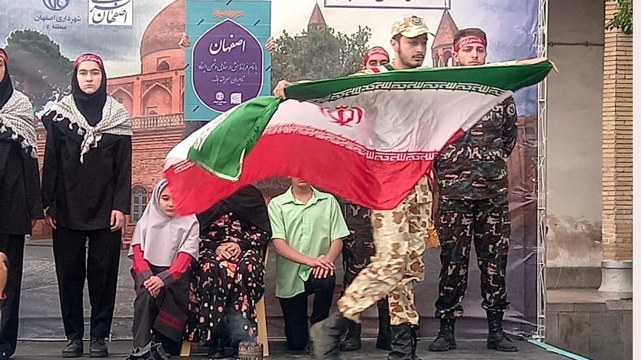 اجرای نقالی خوانی و پرفورمنس شهدا در اصفهان