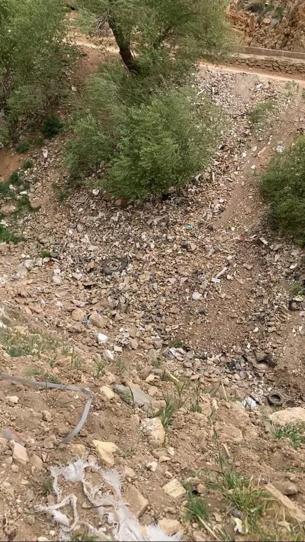 انباشت زباله در سمیرم به وسعت یک جنگل + تصاویر