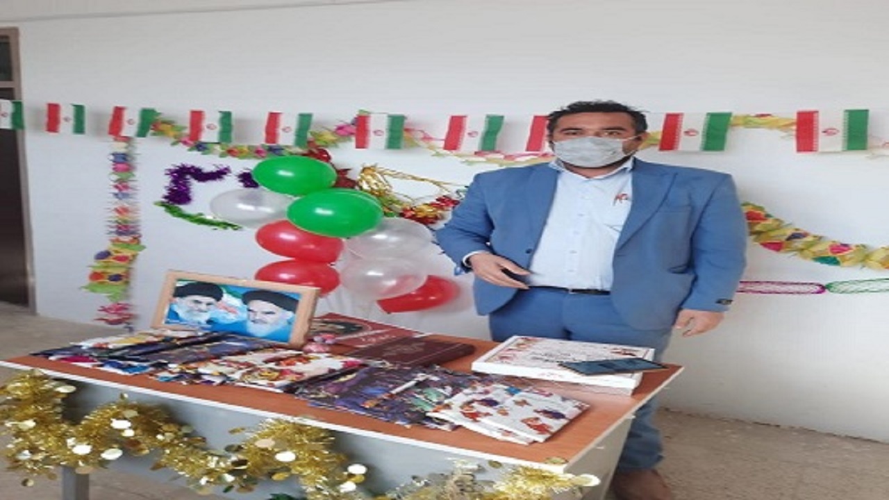 معلم اسدآبادی مدارس روستایی را زیباسازی می کند