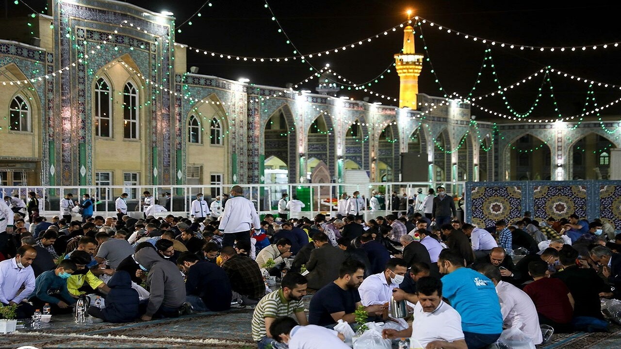 بهره‌مندی بیش از یک و نیم میلیون نفر از سفره افطار حرم امام رضا (ع)