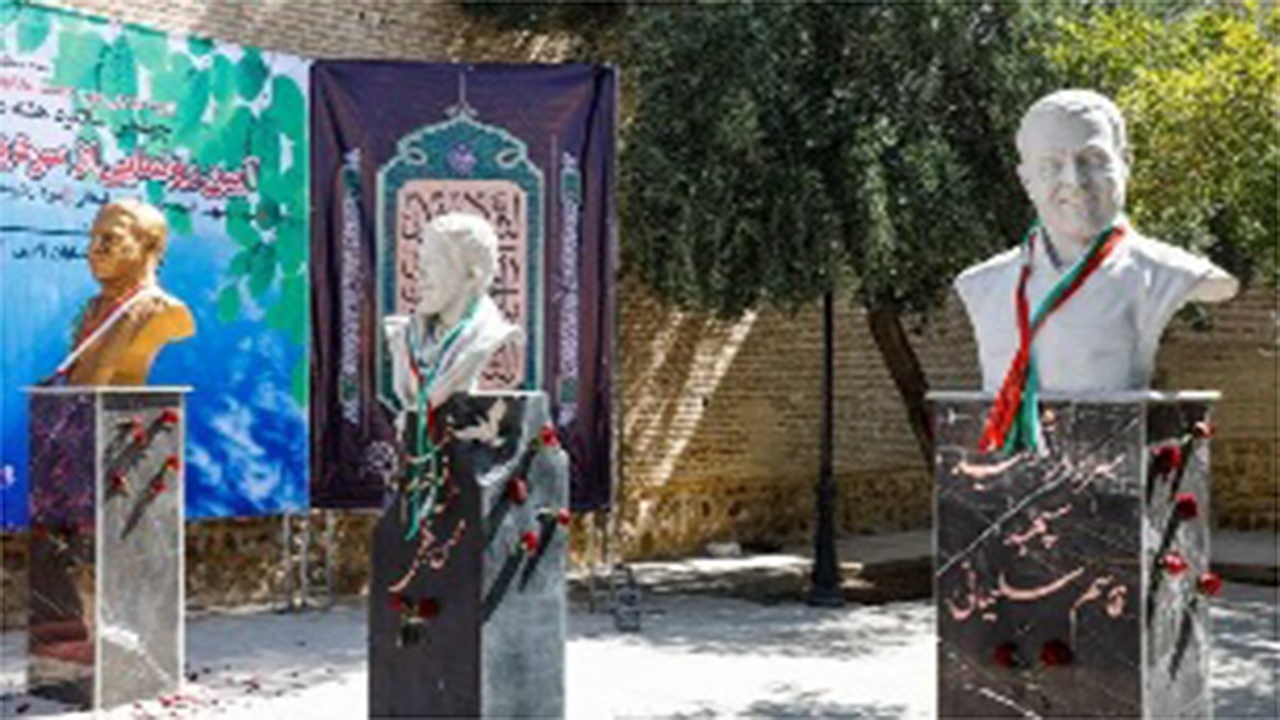 ضرورت فضاسازی سیمای شهر شیراز با تصاویر شهدا
