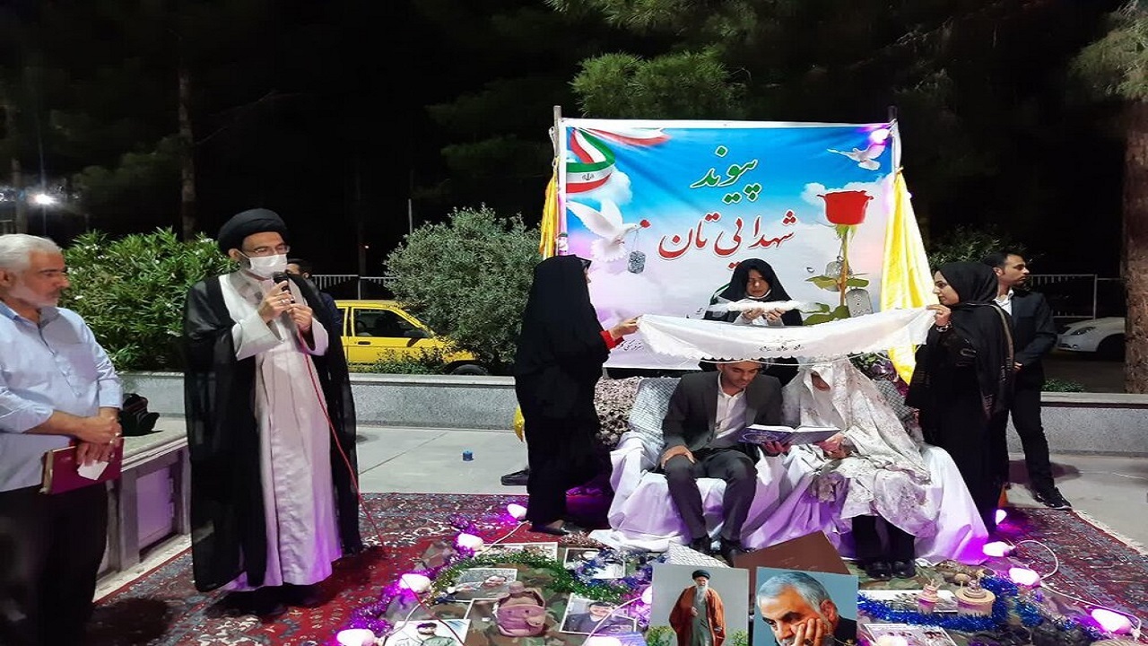 مراسم ازدواج زوج کاشانی در گلزار شهدا برگزار شد