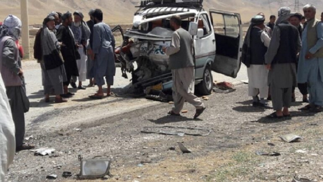 حادثه ترافیکی در سمنگان یک کشته و ۱۳ زخمی برجای گذاشت