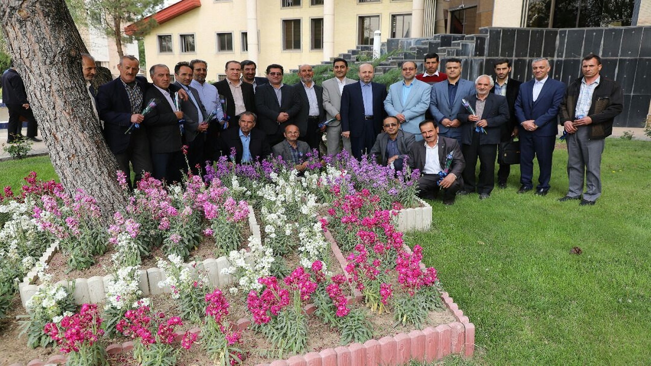 کارگران با توانمندی‌های خود جامعه را از نتیجه کار خود بهره مند می‌کنند