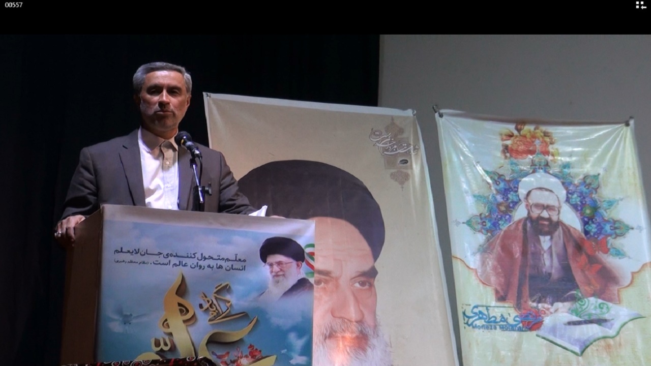 معلمان در هدایت و تربیت درست نسل جوان نقش مهمی دارند