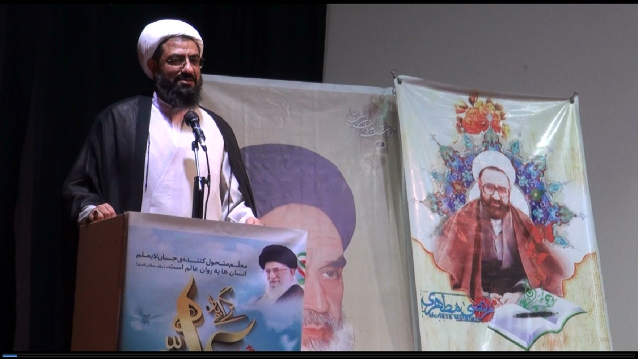 معلمان در هدایت و تربیت درست نسل جوان نقش مهمی دارند