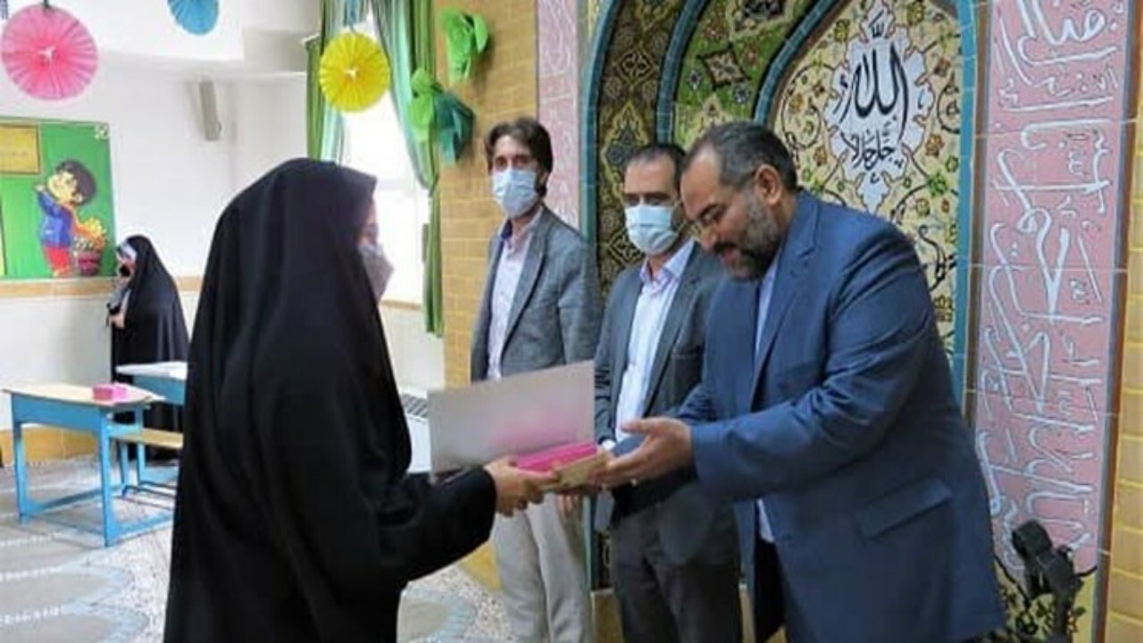 ۱۰۰ درصد کارکنان یک مدرسه حامی ایتام و محسنین قم شدند