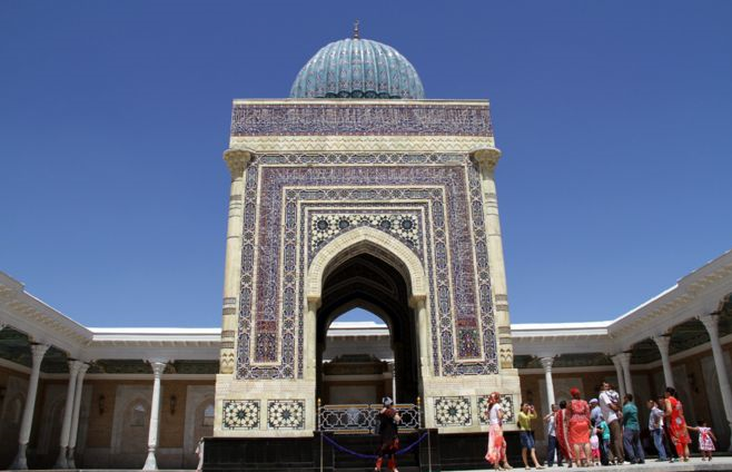 آیا از نظر بزرگان اهل سنت ساخت حرم برای ائمه عمل شرک&zwnj;آلود است؟