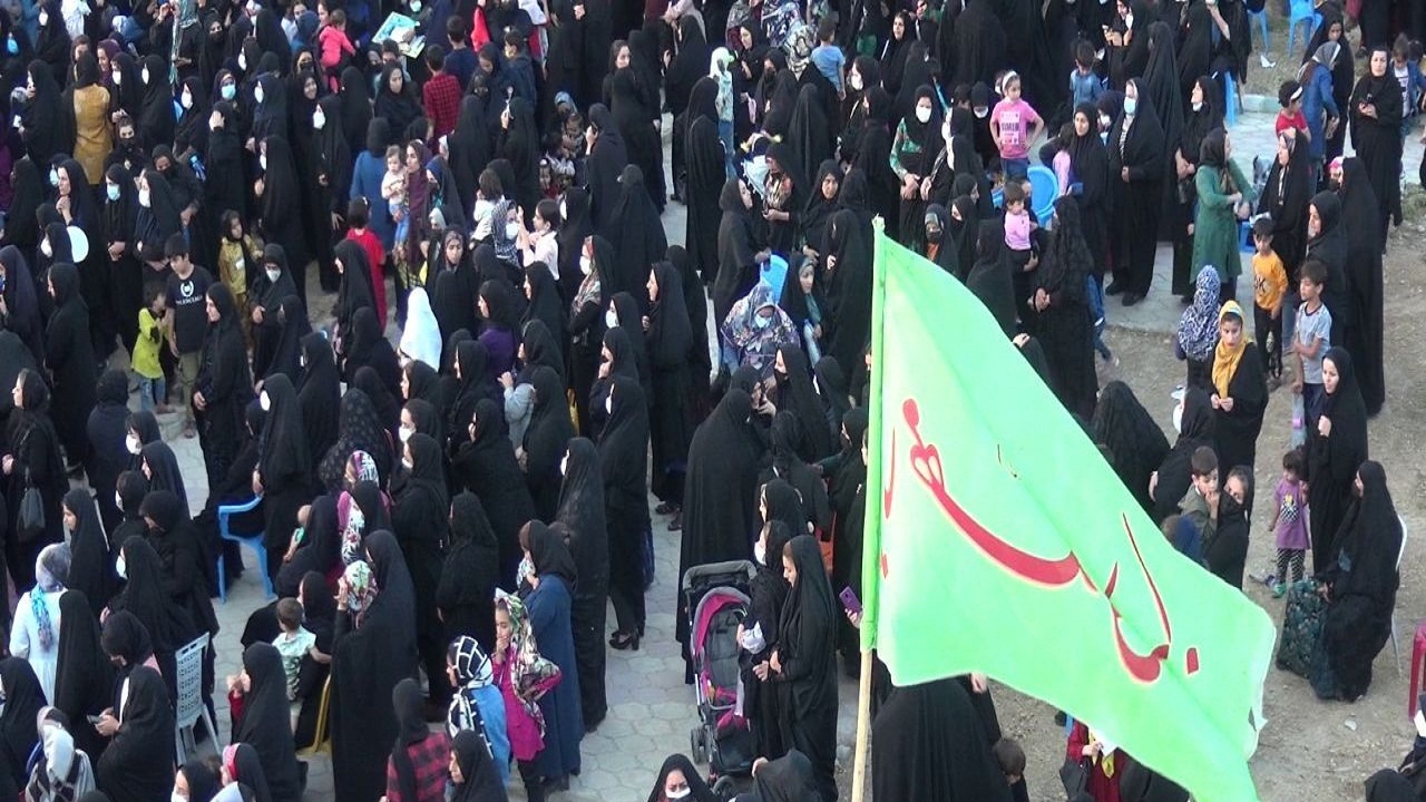 تمام شهر به استقبال یک مادر آمدند