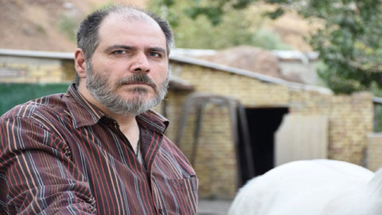 برای گذران زندگی بازیگری می‌کنم