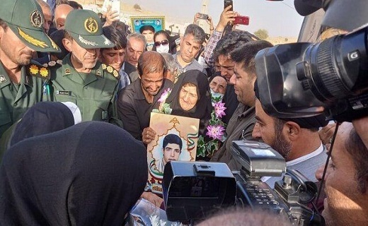 تمام شهر به استقبال یک مادر آمدند