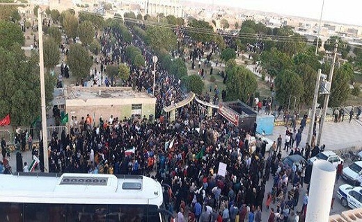 تمام شهر به استقبال یک مادر آمدند