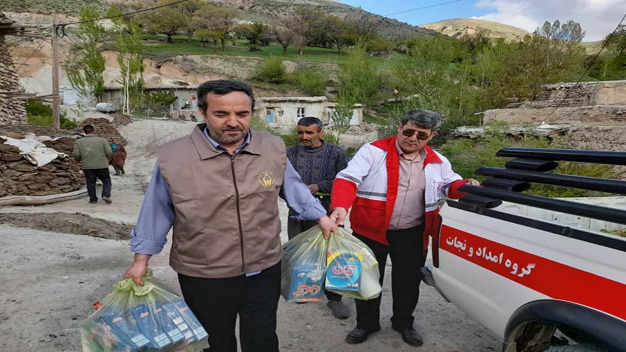 توزیع بسته بهداشتی در روستا‌های کم برخوردار ماهنشان