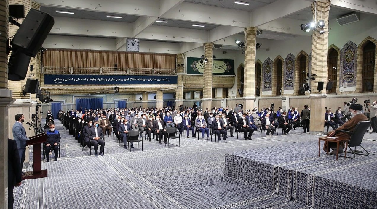 کارگران در صف مقدم مقابله با سیاست از کار انداختن تولید کشور ایستادند/خودروساز‌ها از حمایت ما سوءاستفاده نکنند