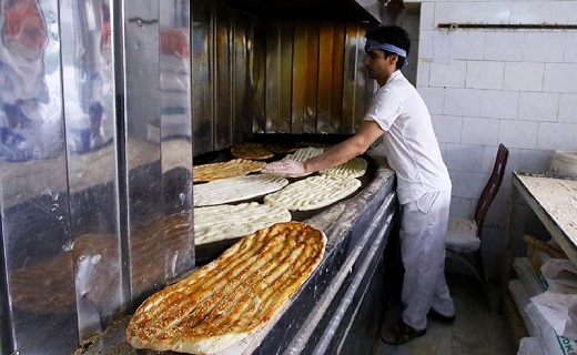 طبق گفته مسئولین نان گران نمی شود