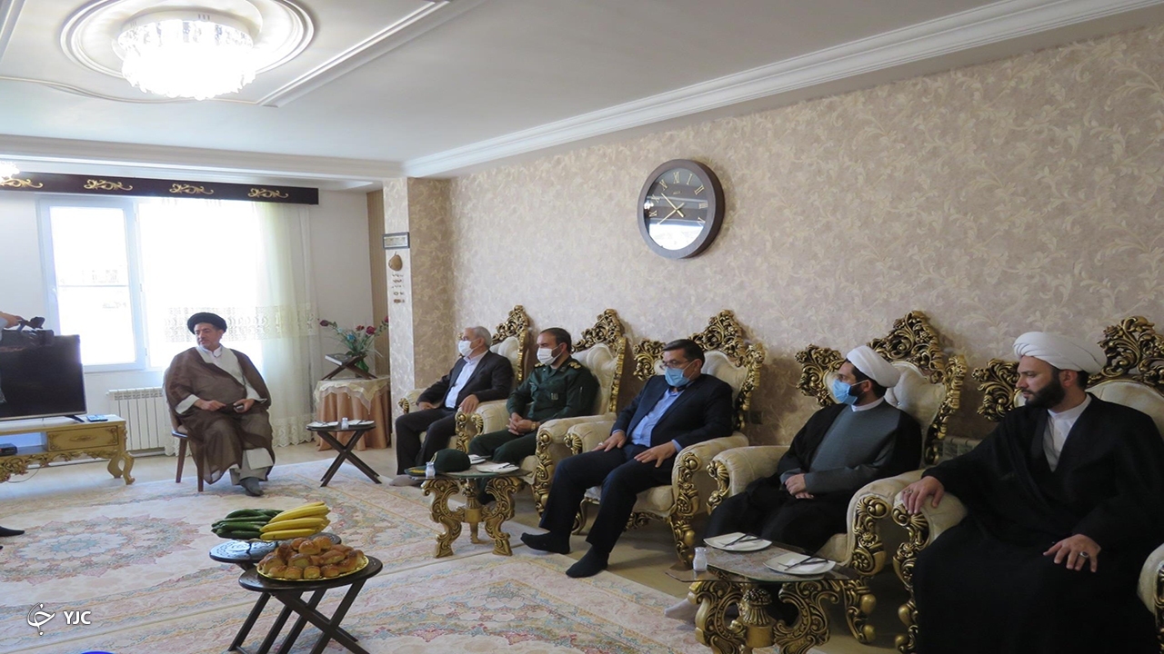 دیدار سرپرست فرمانداری مهاباد با خانواده شهدا و ایثارگران