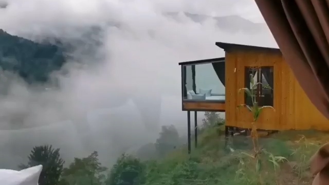 هتل اکو هوس مریسی گرجستان بر فراز ابر‌ها + فیلم