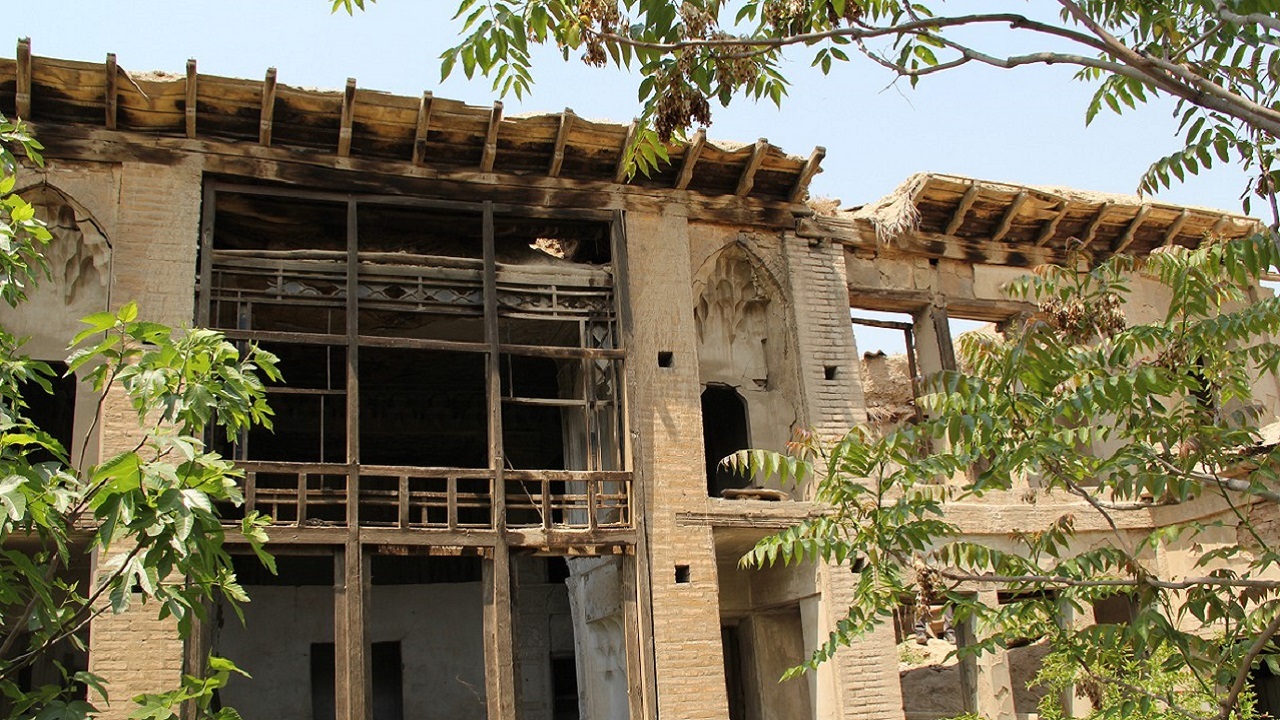 فرج ­الله­ خان؛ خانه اعیانی دیروز، مخروبه امروز