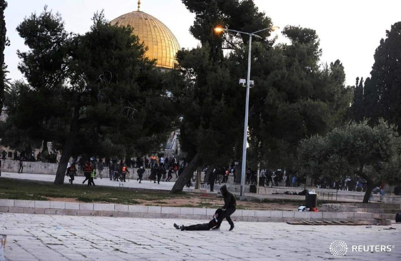 درگیری فلسطینیان با اشغالگران صهیونیست در مسجد الاقصی در صبح امروز 01