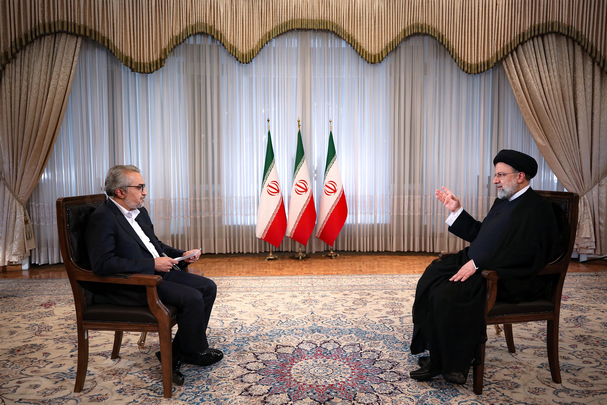رئیس&zwnj;جمهور: قیمت نان، دارو و بنزین تغییر نمی&zwnj;کند