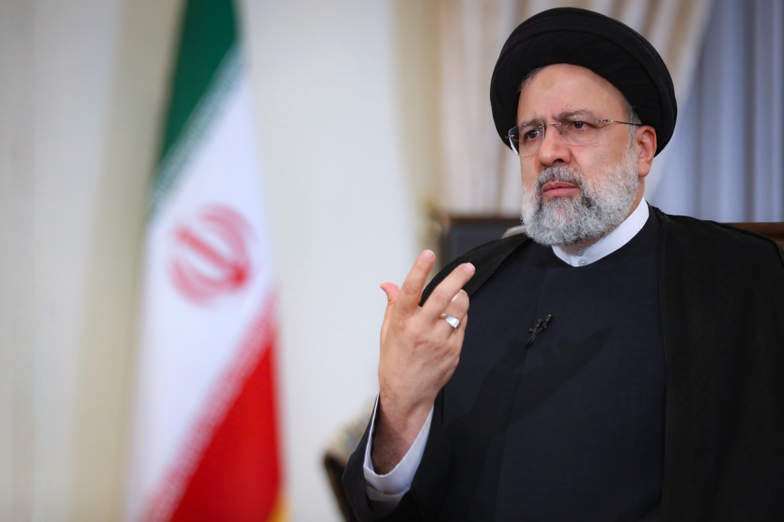 رئیس&zwnj;جمهور: قیمت نان، دارو و بنزین تغییر نمی&zwnj;کند