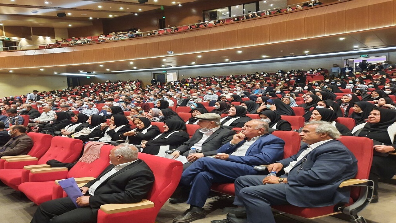 ۱۴ معلم نمونه شهرستان دامغان تجلیل شدند