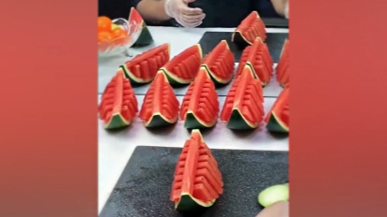 روشی برای میوه آرایی هندوانه در روزهای گرم سال + فیلم
