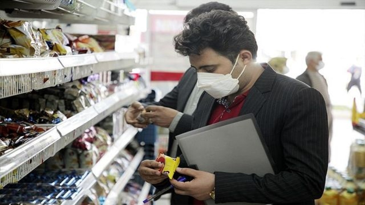 تشدید فعالیت بازرسان در مراکز عرضه کالا و نانوایی‌های قم