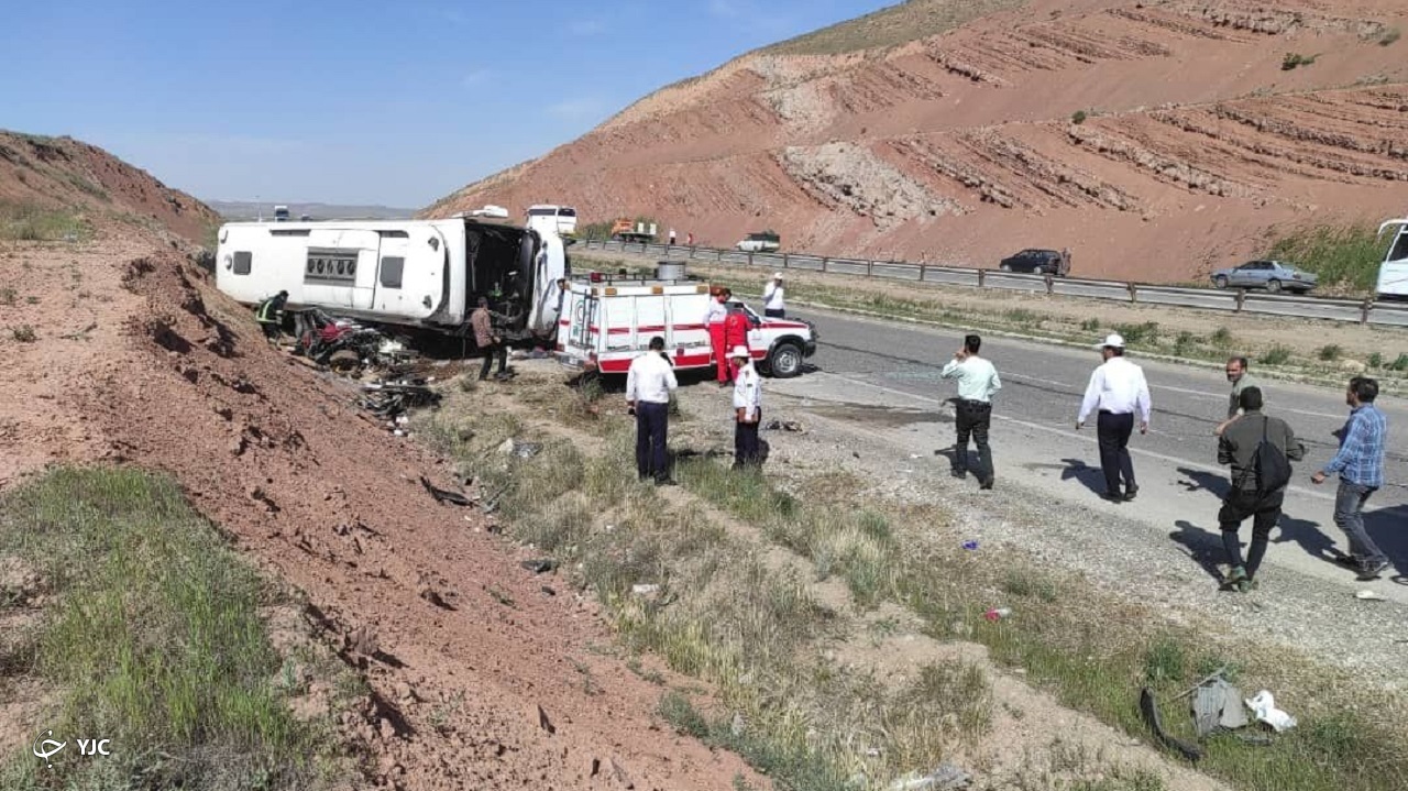 جزئیات جدید واژگونی اتوبوس در اتوبان ساوه - همدان