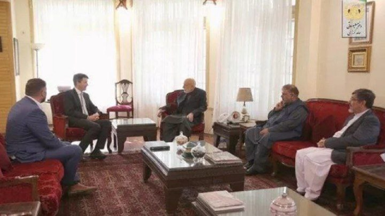 کرزی با معاون سفیر آلمان گفت‌وگو کرد