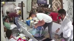 لحظه فرار سارقان طلافروشی در ایلام + فیلم