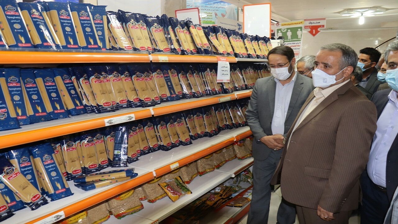 بررسی میدانی استاندار سمنان بر روند توزیع کالا اساسی
