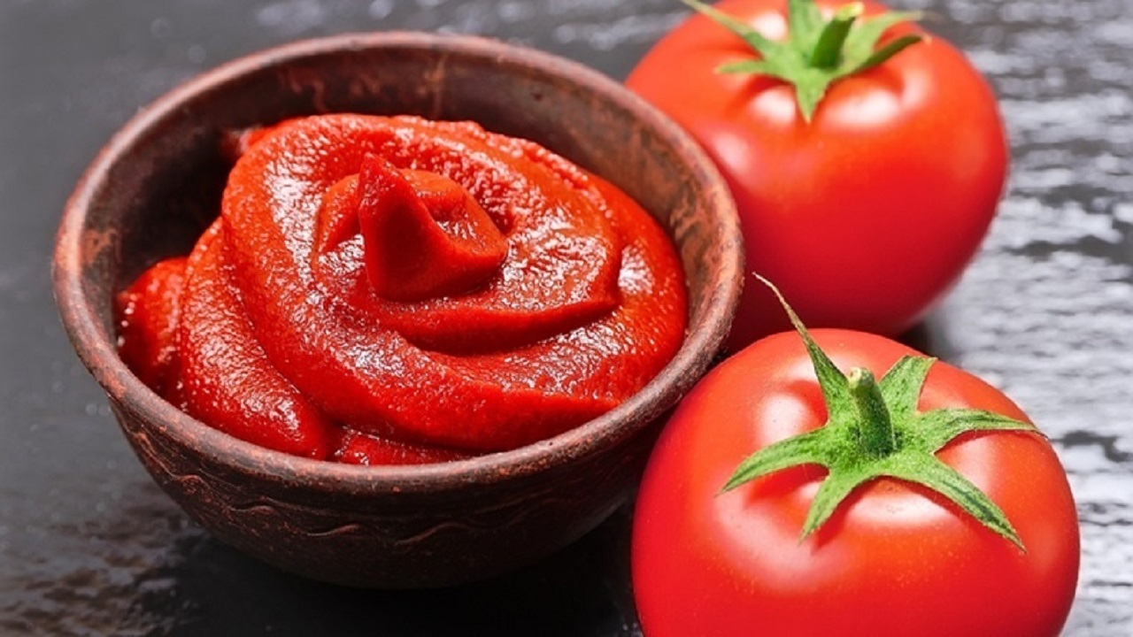 رب گوجه غیر استاندارد در آبادان توقیف شد