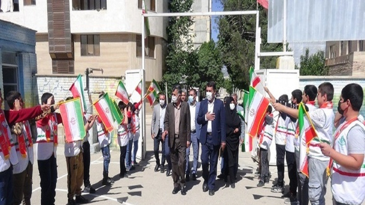 تشویق دانش آموزانی که موفق به کاهش وزن شدند