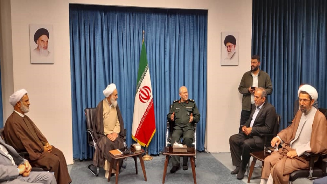 دیدار مشاور عالی فرمانده کل قوا با نماینده ولی فقیه در استان قزوین