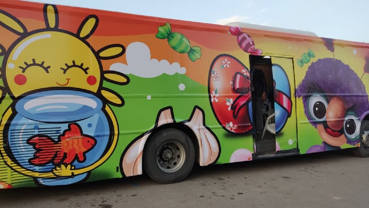 «اتوبوس‌ِ بازی» محیطی شاد برای کودکان مشهدی درفصل بهار