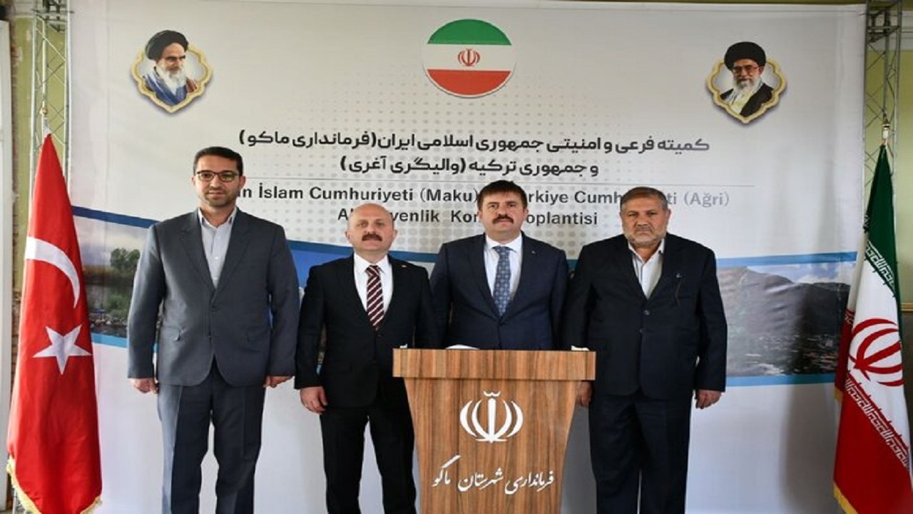 تردد کامیون‌ها در مرز بازرگان روان سازی شود