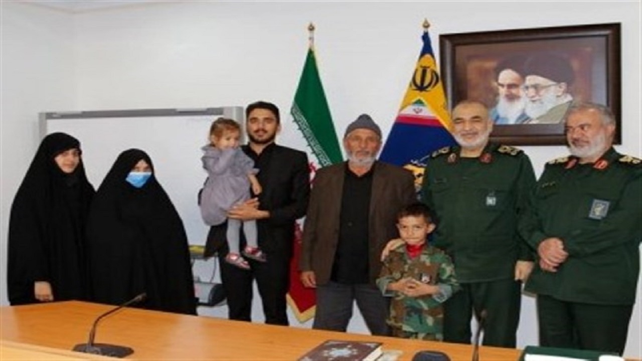 دیدار فرمانده کل سپاه با خانواده‌های شهدای حرم مطهر رضوی