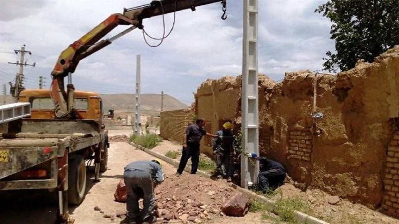 مشکل شبکه برق در روستای علی آباد کرفتو سقز مرتفع شد