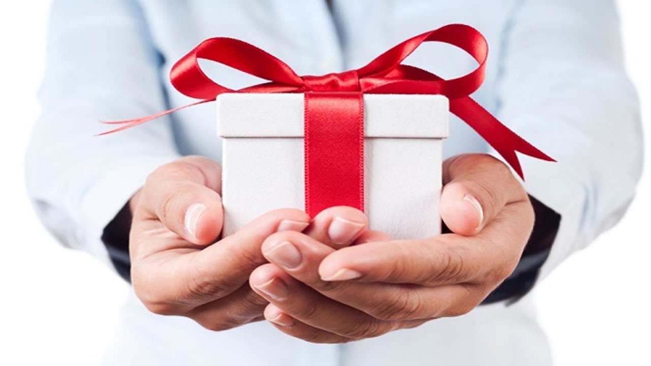 ترفند‌هایی برای گرفتن کادو از همسر