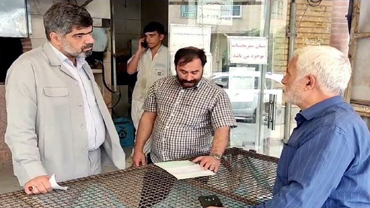 بازدید سرزده معاون امور هماهنگی اقتصادی استاندار از نانوایی‌های قم