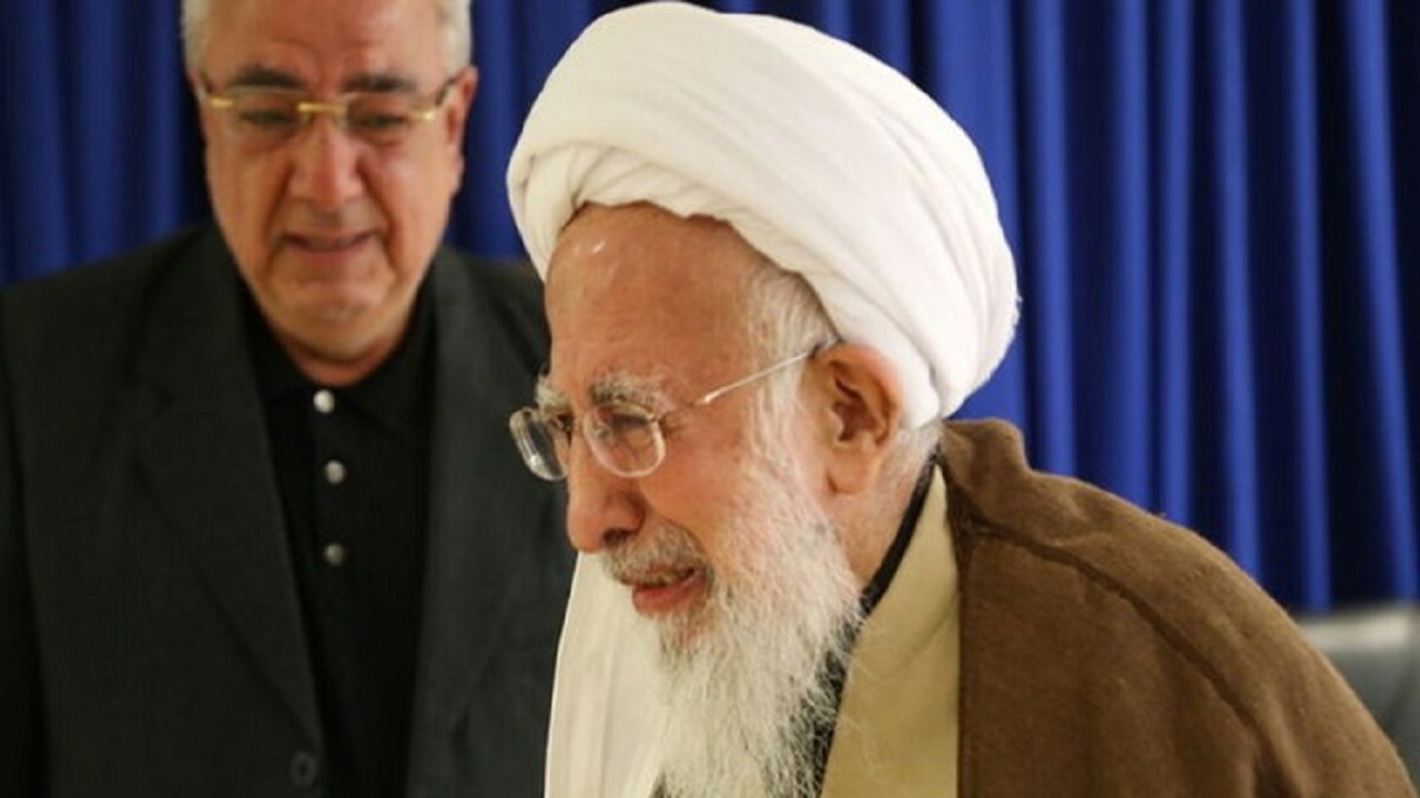 حکایت اشک‌های آیت‌الله جوادی آملی در روز خاکسپاری همسرش چه‌بود؟