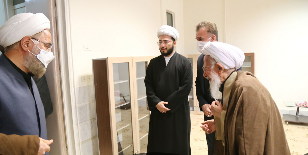 حکایت اشک&zwnj;های آیت&zwnj;الله جوادی آملی در روز خاکسپاری همسرش چه&zwnj;بود؟