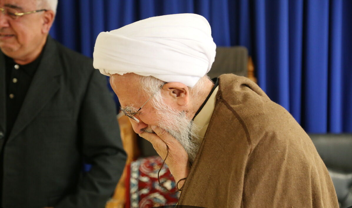 حکایت اشک&zwnj;های آیت&zwnj;الله جوادی آملی در روز خاکسپاری همسرش چه&zwnj;بود؟