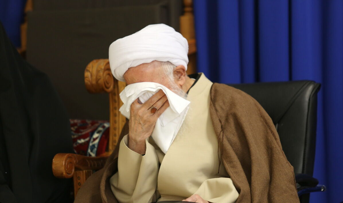 حکایت اشک&zwnj;های آیت&zwnj;الله جوادی آملی در روز خاکسپاری همسرش چه&zwnj;بود؟