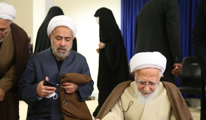 حکایت اشک&zwnj;های آیت&zwnj;الله جوادی آملی در روز خاکسپاری همسرش چه&zwnj;بود؟